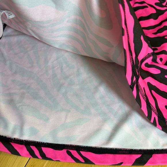 Xersion Womens Swim Top. Built in Bra. Fucia/ Black Size XL. Razor Back - Picture 6 of 7